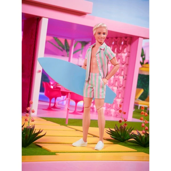 Mattel Barbie Signature The Movie - Ken Puppe Mit Gestreiftem Strand-Outfit In Pastellrosa Und Grün, Spielfigur 7 Mattel Barbie Signature The Movie - Ken Puppe Mit Gestreiftem Strand-Outfit In Pastellrosa Und Grün, Spielfigur - Image 7